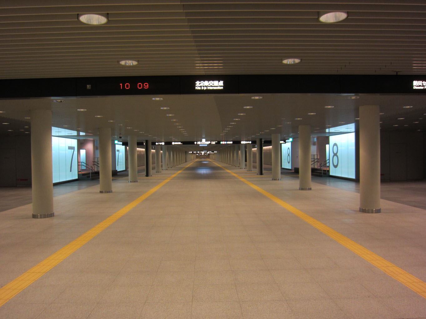 札幌駅前通地下歩行空間